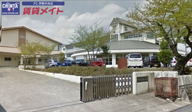 小学校　伊勢市立早修小学校（小学校）まで466m