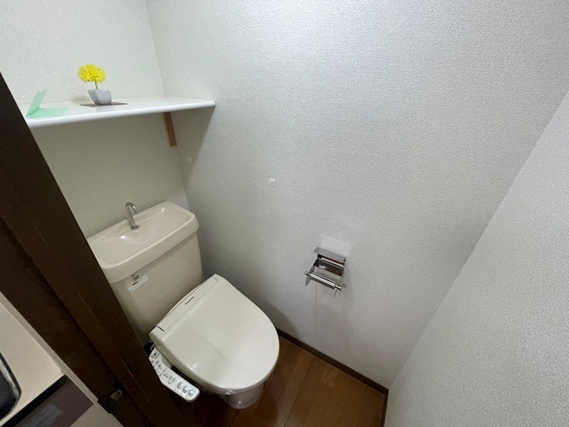 トイレ　温水洗浄便座