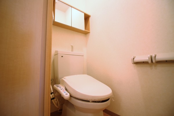 トイレ　温水洗浄便座