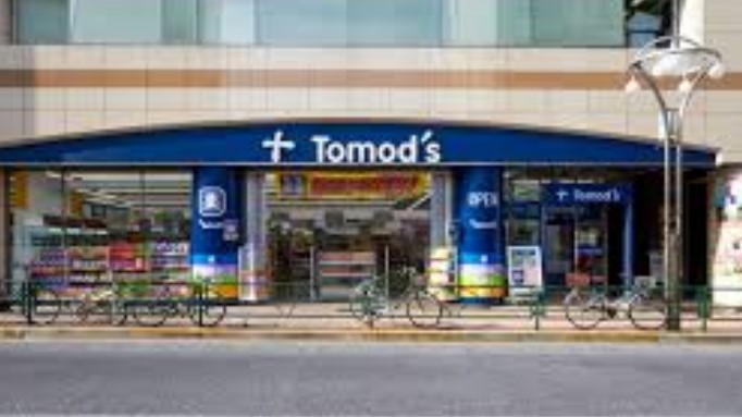 ドラックストア　トモズ 高田馬場店（ドラッグストア）まで368m