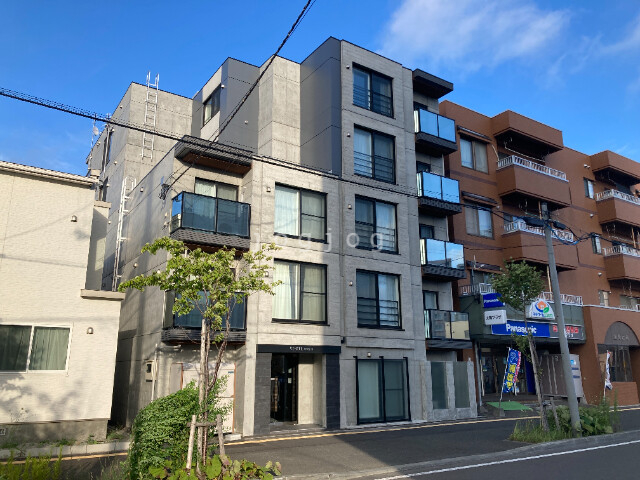 ヴァンテール野幌駅前の建物外観