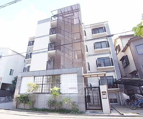 京都市左京区岡崎天王町のマンションの建物外観