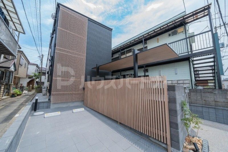 【市川市湊のアパートの建物外観】