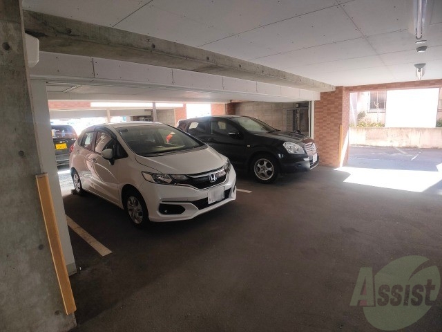 【札幌市中央区南一条西のマンションの駐車場】