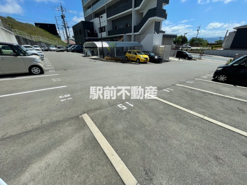 【大野城市乙金東のマンションの駐車場】