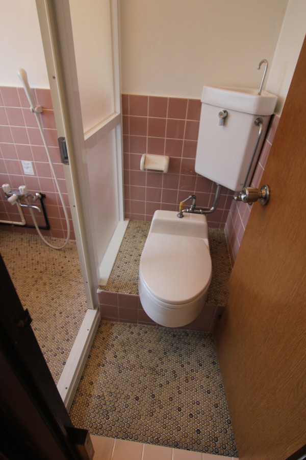 トイレ　※同建物内・別タイプの参考写真です。