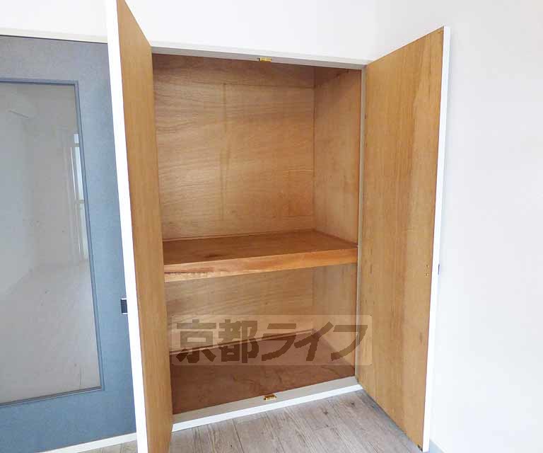 収納　ちゃんとポールもついてますよ