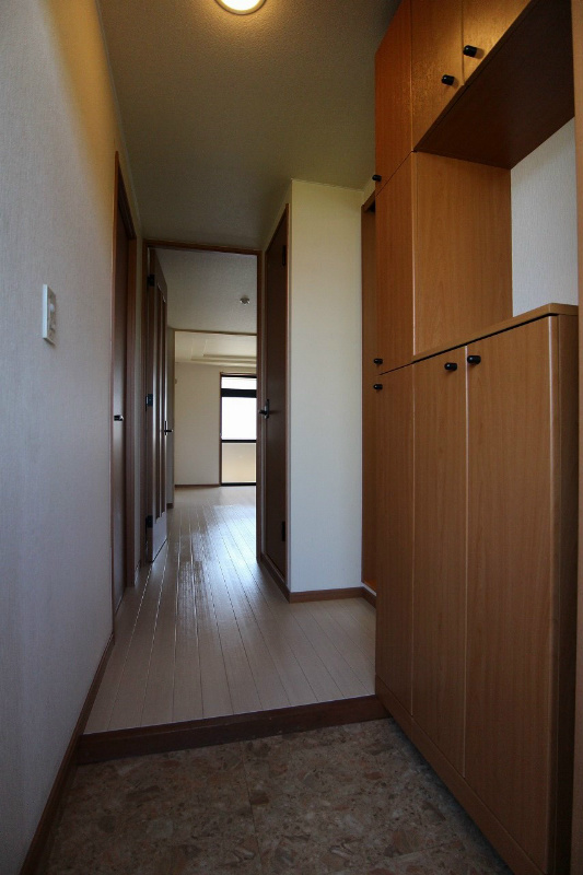 玄関　※別号室の写真です。