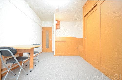 居室・リビング　備品や設備仕様は号室等により異なります現地をご確認下さい。