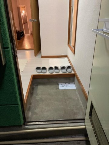 玄関　101号室写真