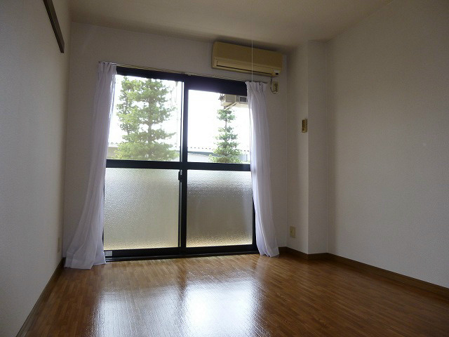 居室・リビング　写真は202号室です