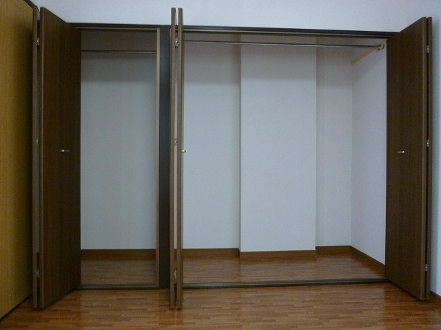 収納　写真は202号室です