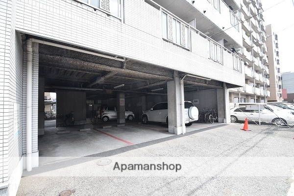 駐車場　エントランス