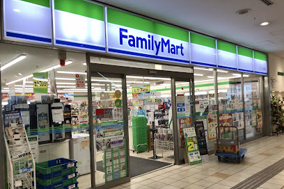 コンビニ　ファミリーマートアトレ目黒店（コンビニ）まで137m