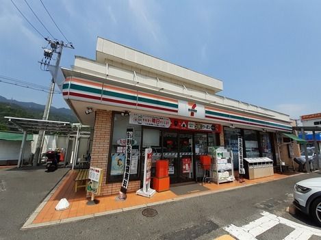 コンビニ　セブンイレブン大竹インター店（コンビニ）まで550m