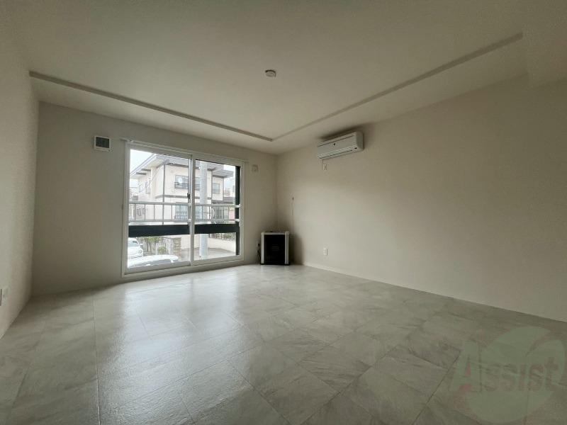 居室・リビング　広くてきれいなリビングです！快適に過ごせそうですね。