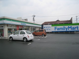 コンビニ　ファミリーマート（コンビニ）まで370m