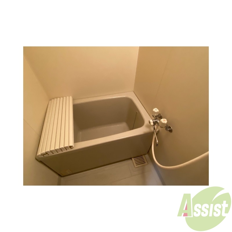 バス・シャワールーム　こちらのお風呂で、一日の疲れを癒してください。