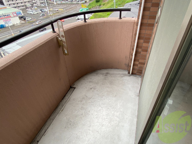 バルコニー　こちらのバルコニーで、洗濯物干しもバッチリです。