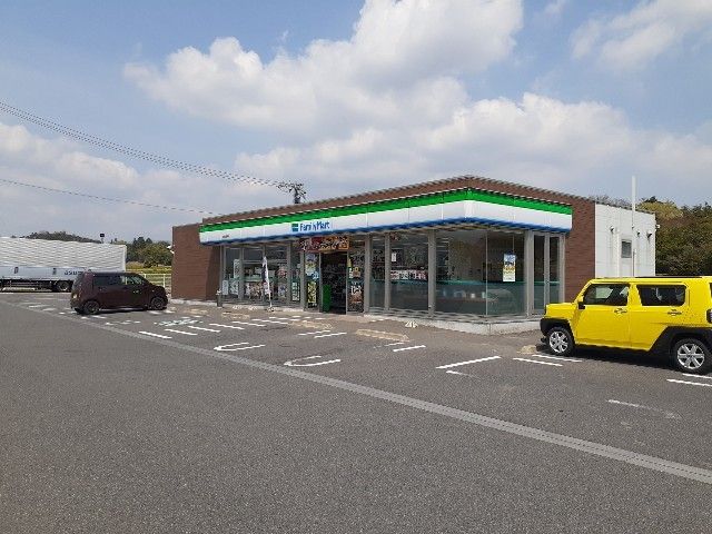 コンビニ　ファミリーマート東員町笹尾店（コンビニ）まで750m