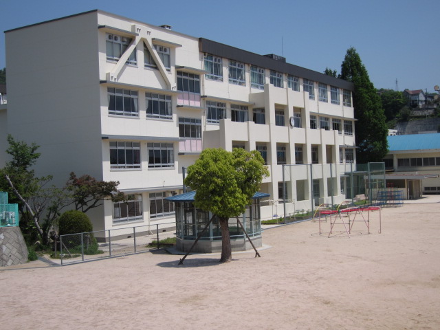 小学校　広島市立己斐小学校（小学校）まで416m