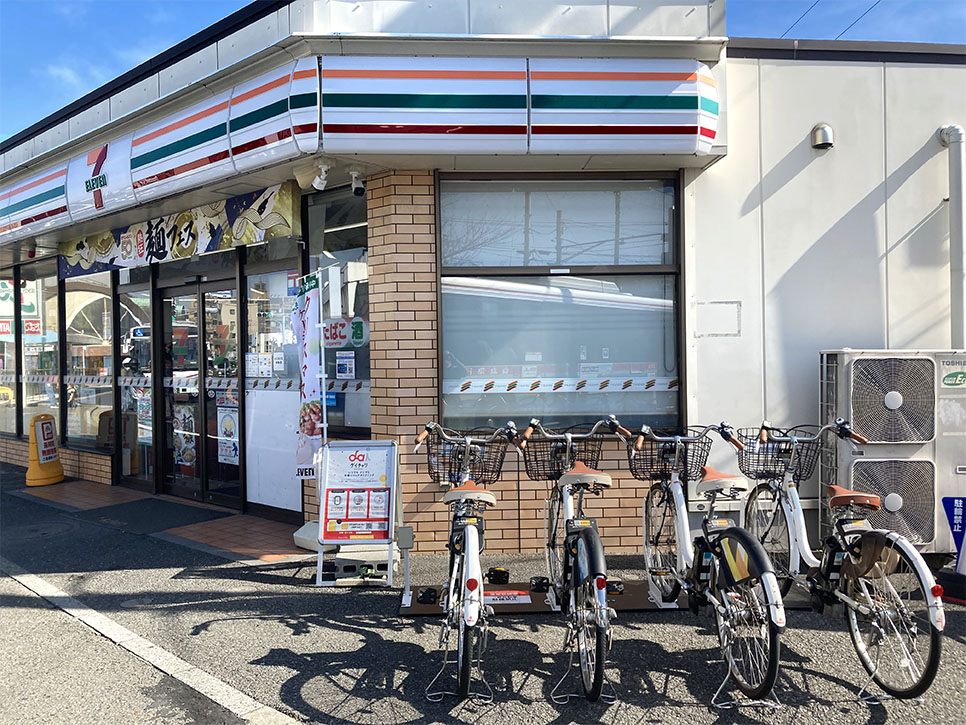 コンビニ　セブンイレブン逗子5丁目店（コンビニ）まで366m
