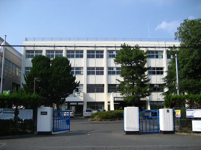中学校　五日市中学校（中学校）まで1040m