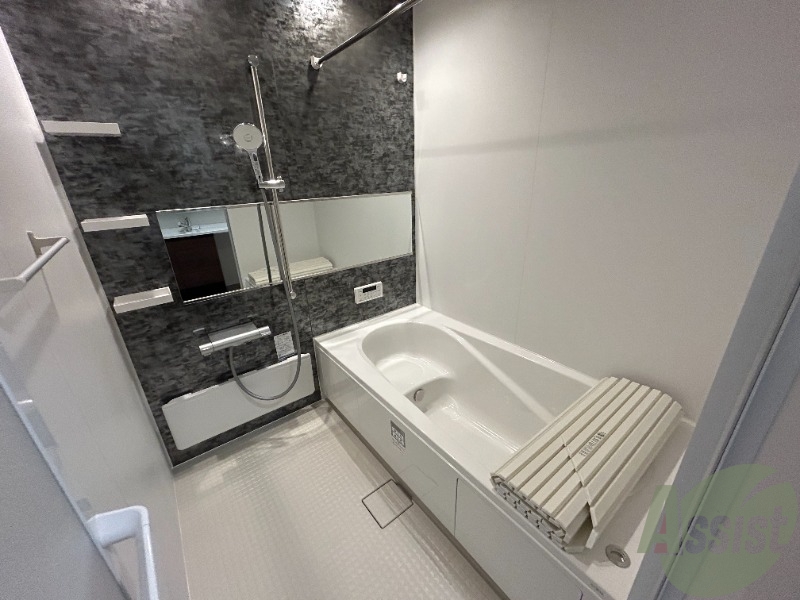 バス・シャワールーム　コチラで日々の疲れを癒し、リラックスしてください