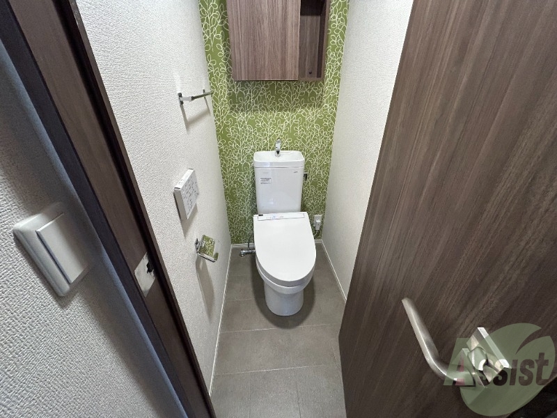 トイレ　温水洗浄便座なので快適に使用できそうですね。