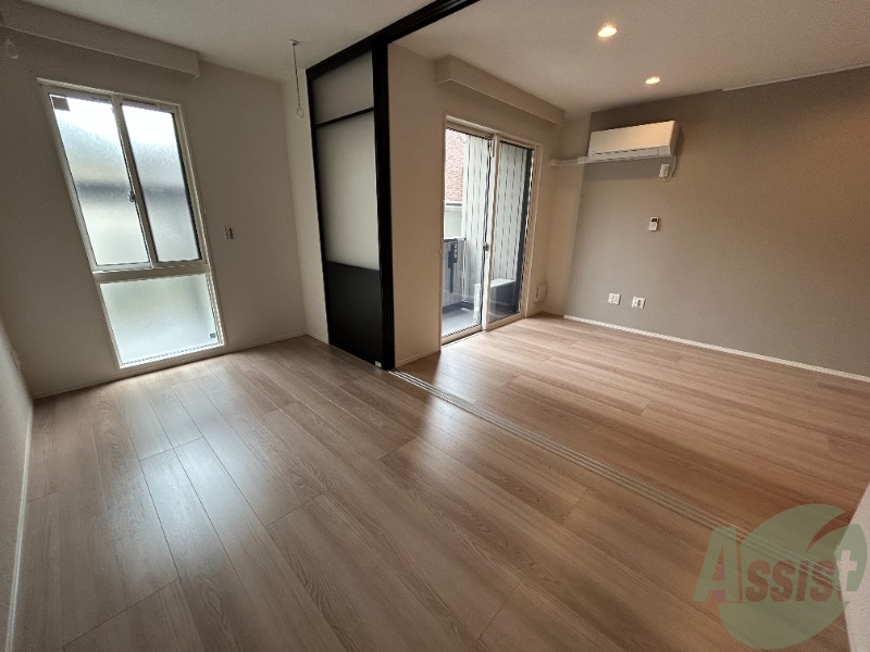 その他部屋・スペース　５．７帖の寝室になります。伸び伸び出来そうですね。