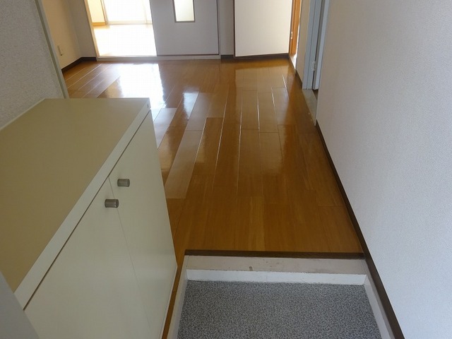 玄関　下駄箱付です。