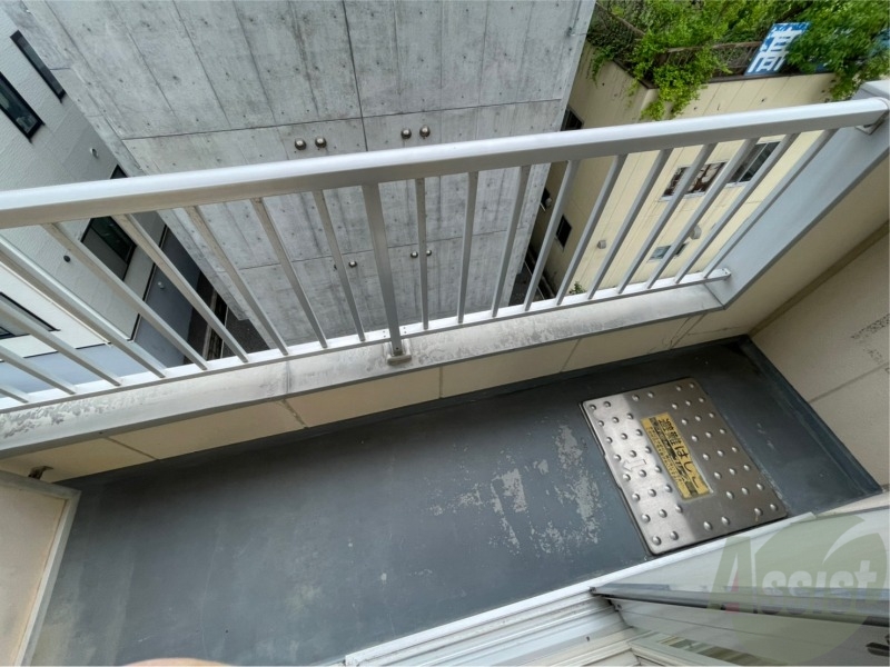 バルコニー　バルコニーは幅があり、広い印象を受けました。