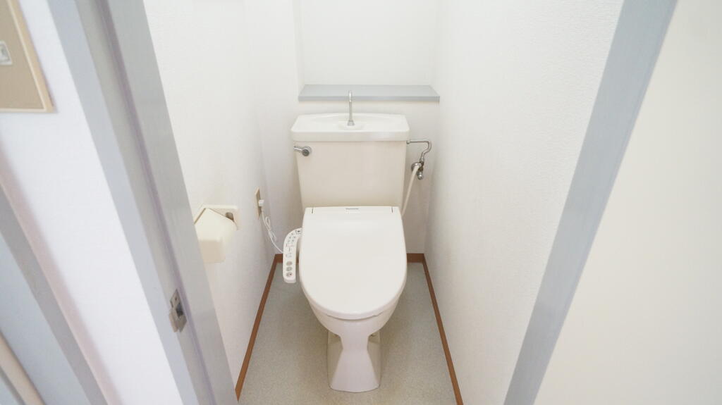 トイレ　温水洗浄便座付き