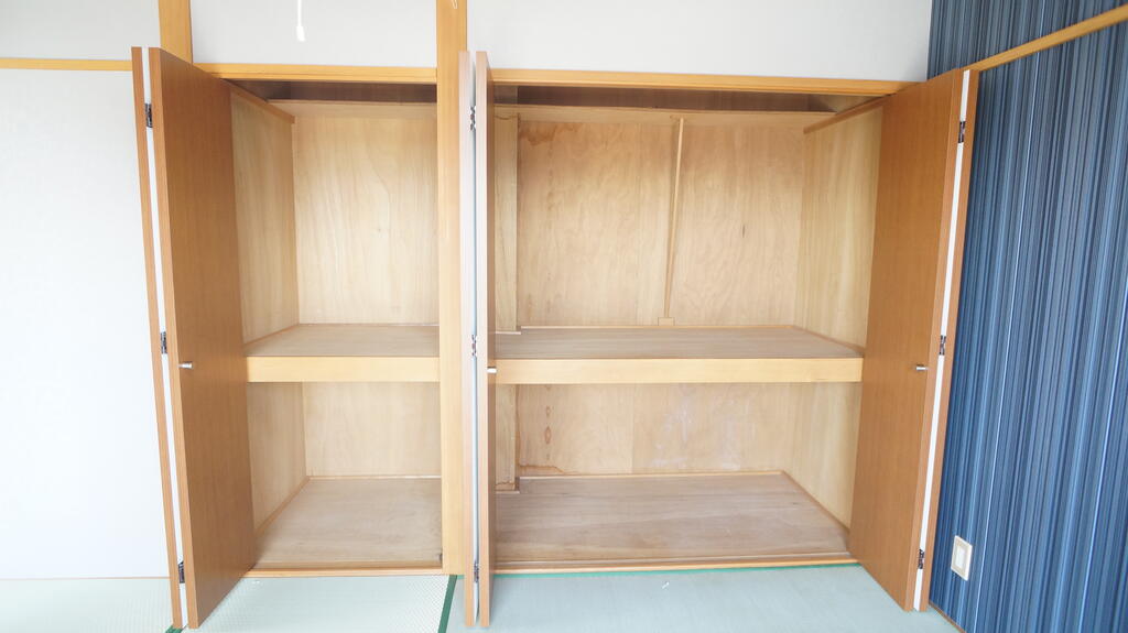 収納　南側和室：収納スペース