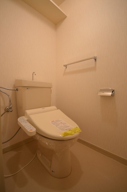 トイレ　別号室の写真です。