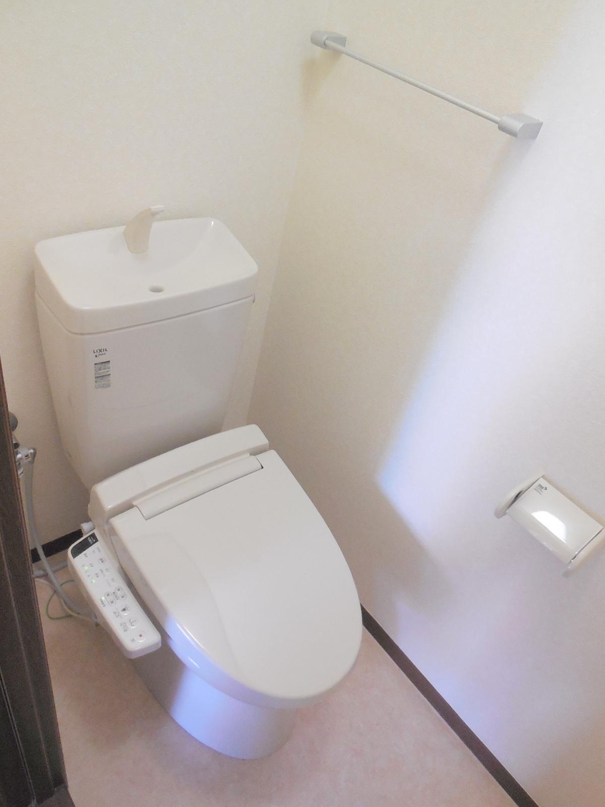 トイレ　温水洗浄便座