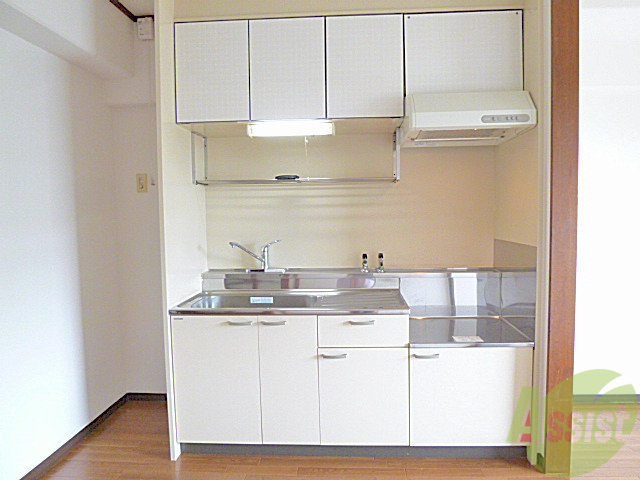 キッチン　キッチンは大きめなのでお料理も楽々。コンロはお好きなものを