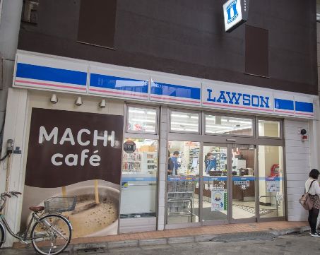 コンビニ　ローソン台東浅草新仲見世通店（コンビニ）まで153m