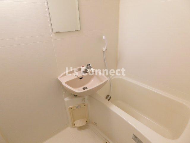 バス・シャワールーム　追焚き機能付きのお風呂。