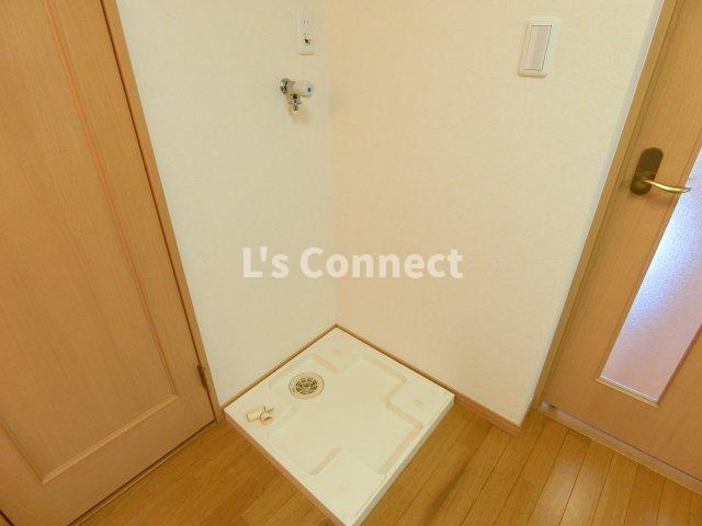 その他設備　室内洗濯機置き場には排水パン付き。