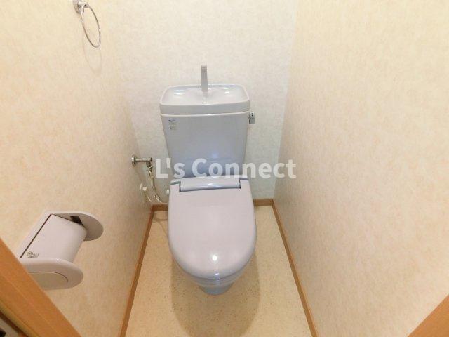 トイレ　暖房便座付きのトイレ。