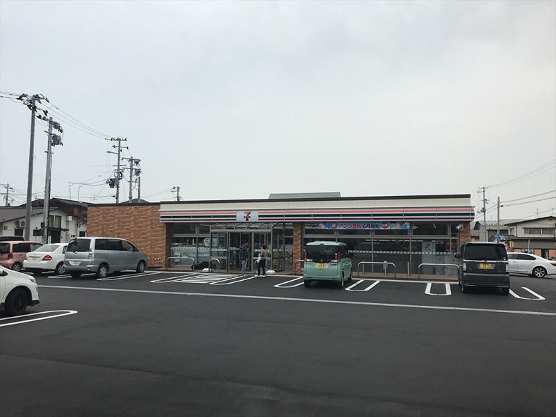 コンビニ　セブンイレブン 弘前新町店（コンビニ）まで387m