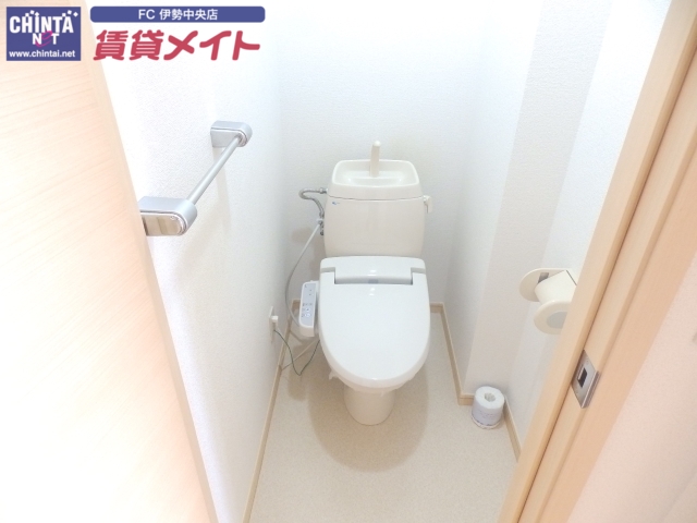 トイレ　同物件別部屋のお写真です。