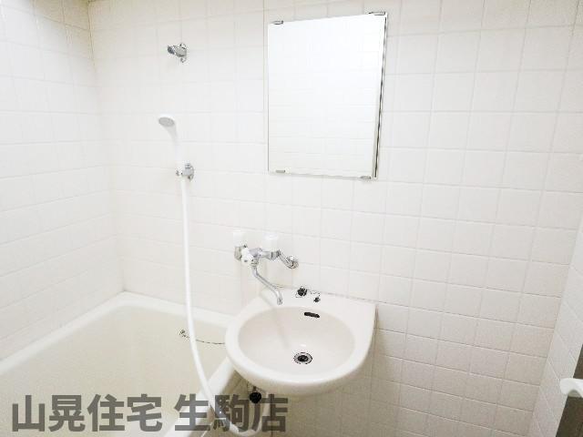 洗面設備　スペースが確保できる洗面所です