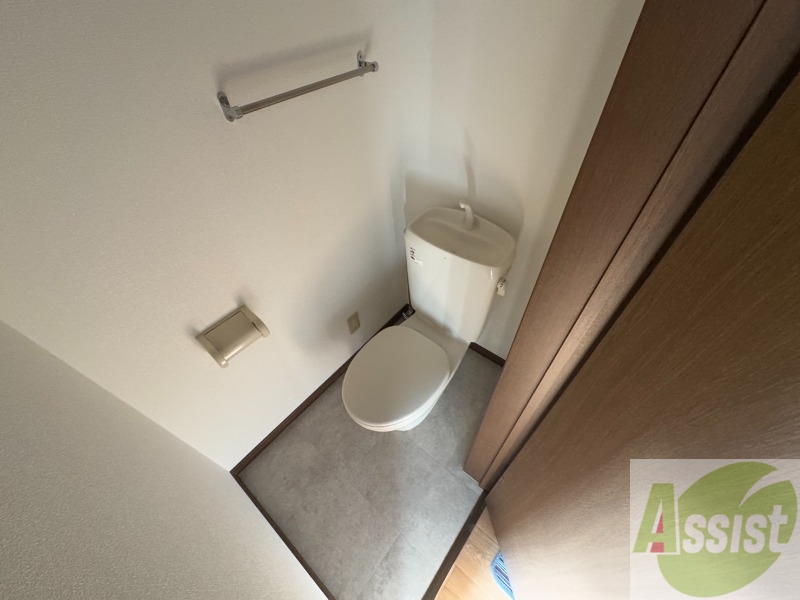 トイレ　こちらはトイレです。清潔感があり、安心して使用できます。