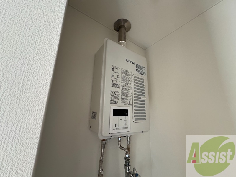 その他設備　給湯器は簡単操作で温度調整ができますよ。