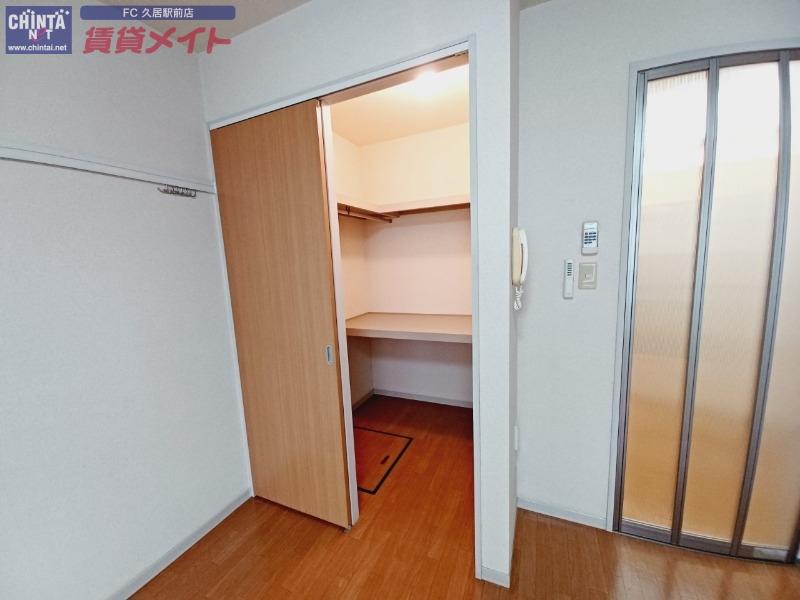 収納　同型参考写真