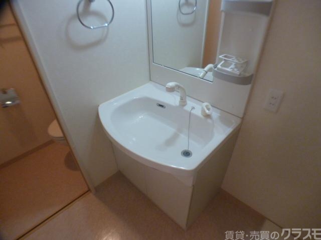 洗面設備　幅のあるワイド設計。この広さが嬉しいんですよね。