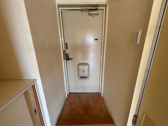 玄関　※別部屋の写真です