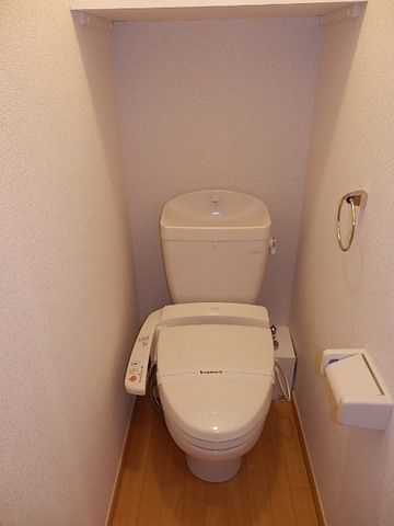 トイレ　温水洗浄便座です